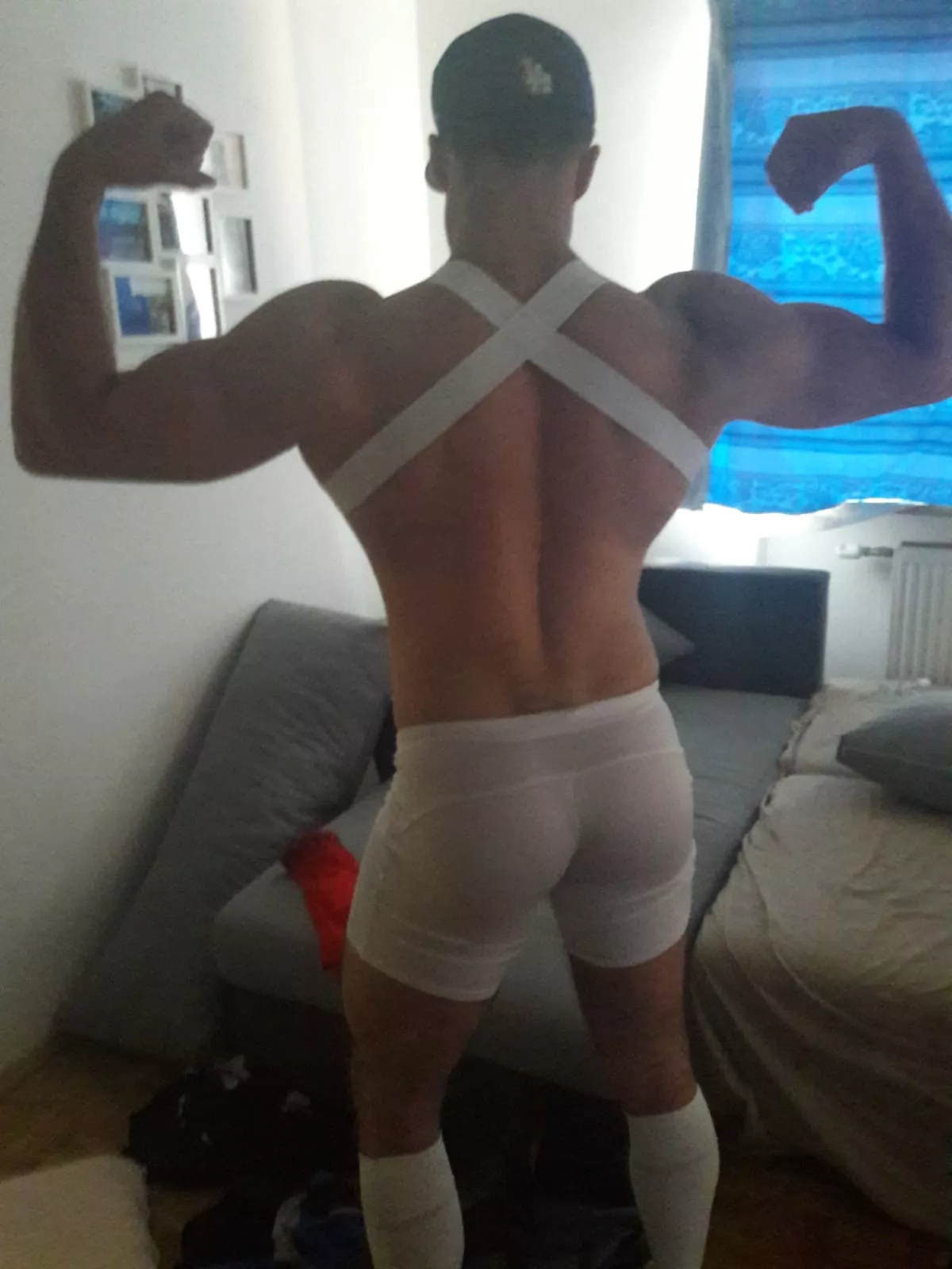 Who wants to worship my firm ass and wide back? posted by fitdudeVIE