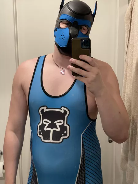 Who wants to wrassle? by Thelonepupman