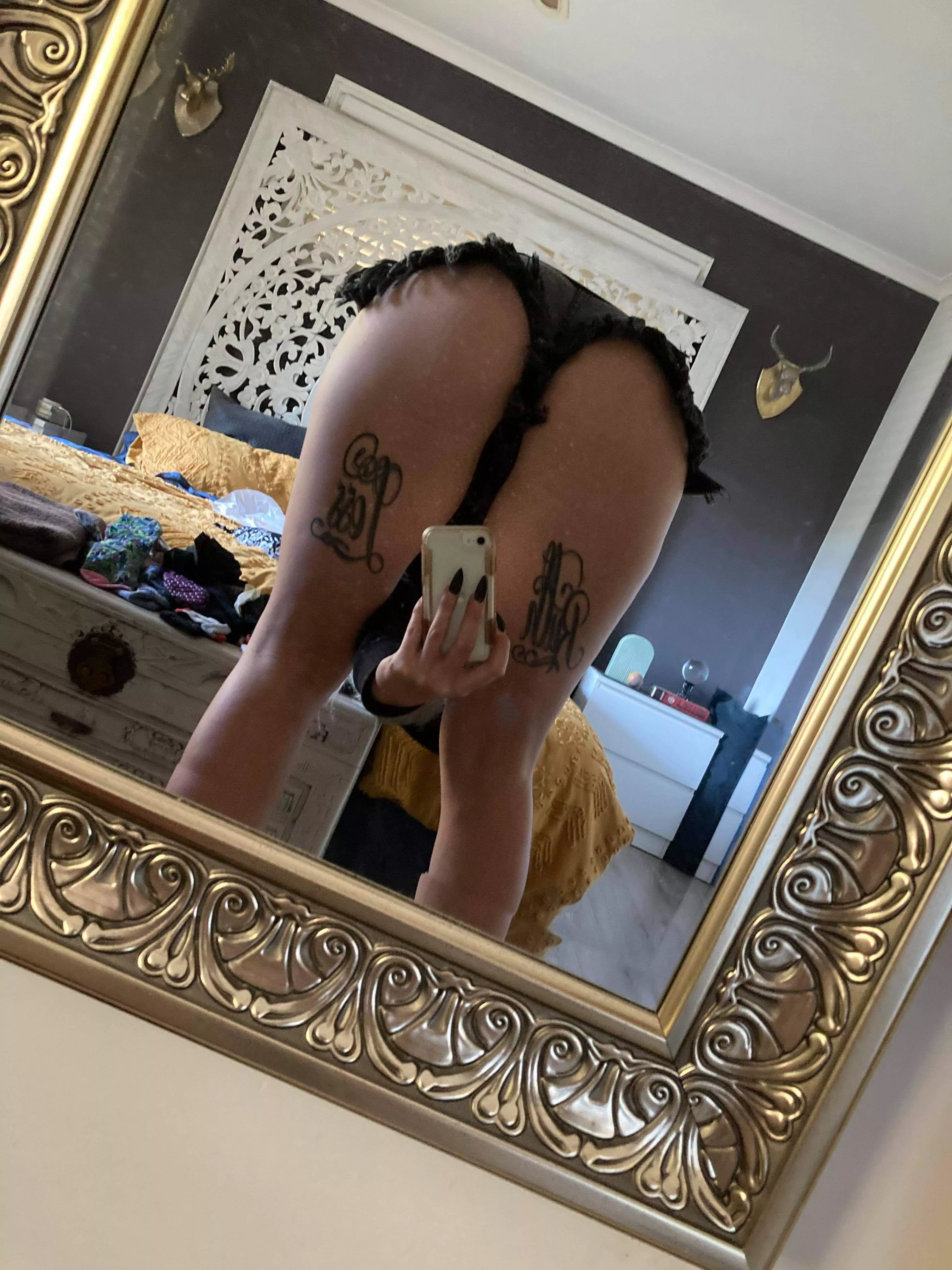 Who wears short shorts? ..... I wear short shorts😉 posted by [deleted]