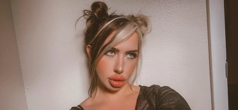 Who wouldn’t want these wrapped around them? by blazez911