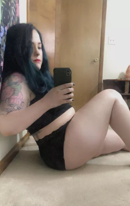 Whoever rolls the best blunt gets head 😋 by Thattattooedgirl_