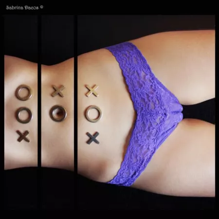 Whoever was the X player is not very good at TIc Tac Toe, or was hopelessly distracted by the nearby vulva by HailToTheChimp