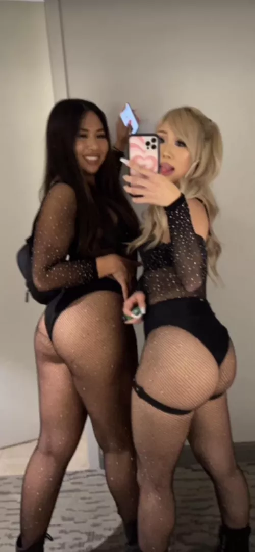 Whos ass are you pounding [2] by kingsavage678