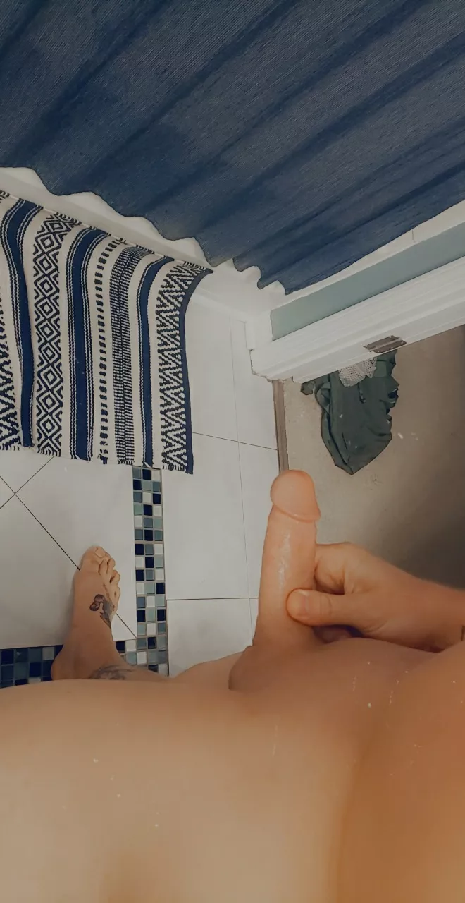 Who's bigger and who's smaller? I want the data, its for research. 😏 Also truely honest opinions are well! posted by 2manic4u