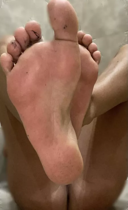 Who's cleaning my filthy feet? by lexa_stahl