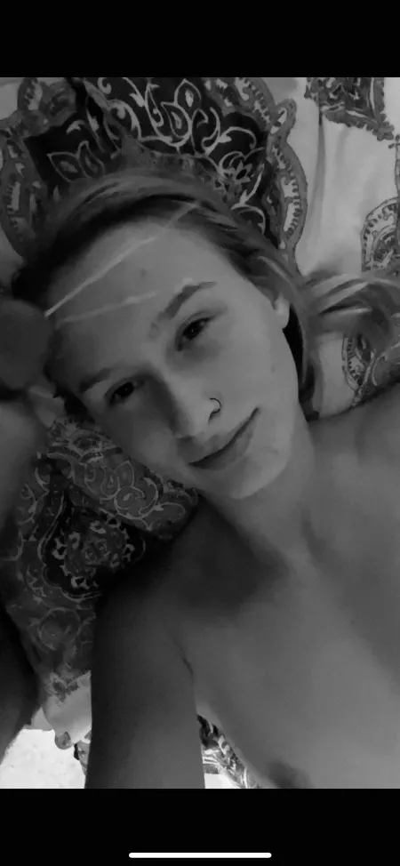 Who’s coming to kiss my forehead😉 by EntertainmentOdd296