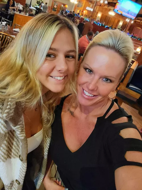 Who's face you spraying? by sirfapsalot7