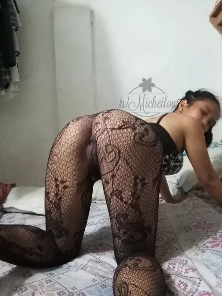 Who’s fantasizing of fucking me doggy😋 by Micheilou