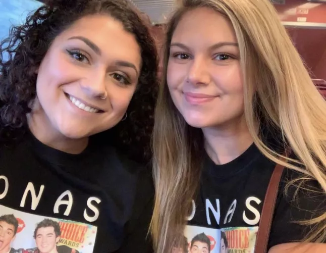 Who’s giving you head? by Wteller123