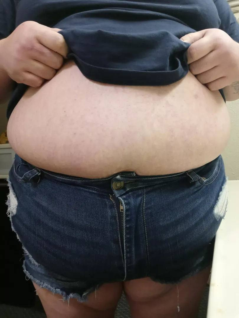 Who's going to help me get to where I make the button pop? 😈🍕🐷💋 posted by CeciBby