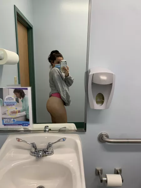 who’s gonna come fuck me on my break? by _daisie