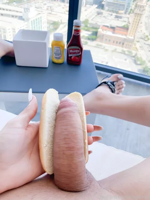 Whos gonna eat me? by whitede4th