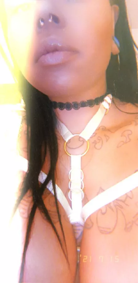 Who's gunna slide past these natural lips? by Specialist_Load4292