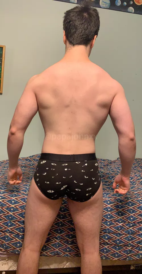 Who's making eye contact👀 by papajohnxx