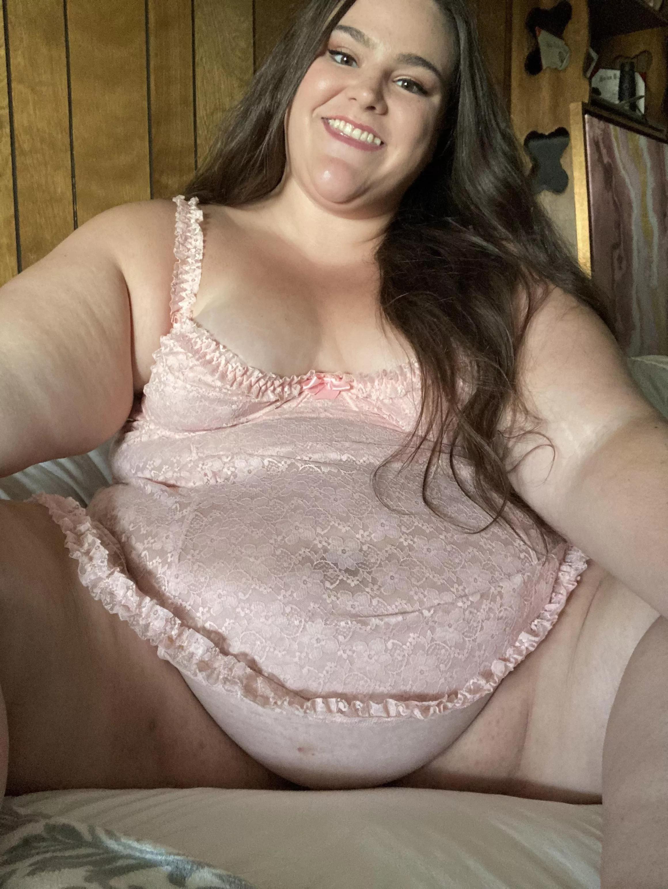 Who’s not afraid to lift the belly to get to the treasure underneath? I know my BBW lovers know the struggle ❤️ posted by SweetGeorgiaRose