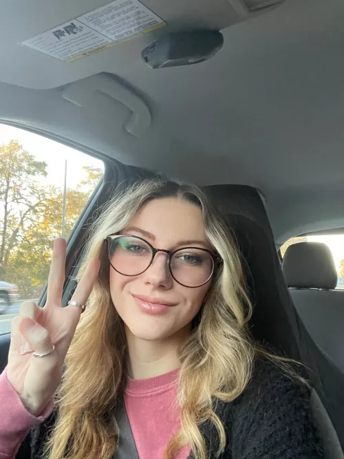 Who’s tryna be my valentines this year? 21f by Kyliesfeettt