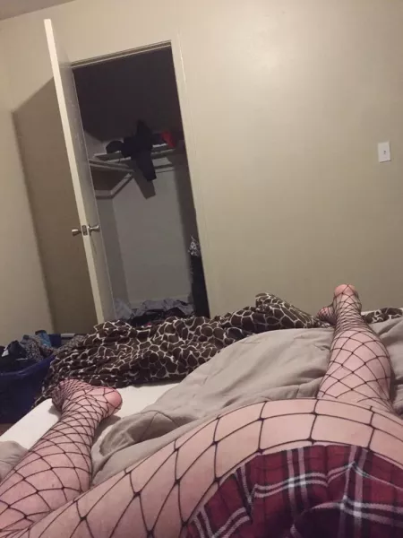 whos tryna slap my ass till i squeal :3 by Uwu_zico_uwU