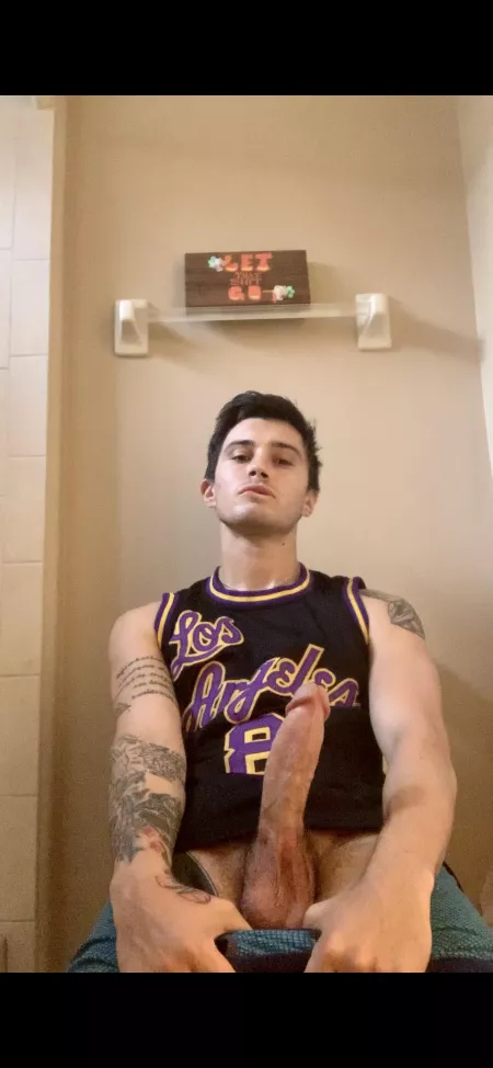 Who’s wants to suck daddy’s fat cock? by UpsetCryptographer30