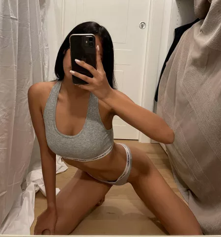 Who’s willing to spoil me? 💕 by Think-Lengthiness-14