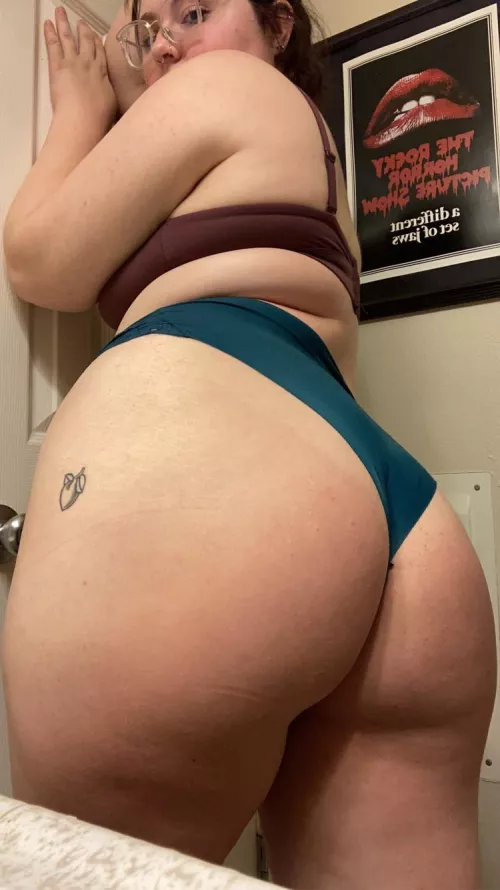 Whose [f]ace am I sitting on? 🪑 by Jadecrystall