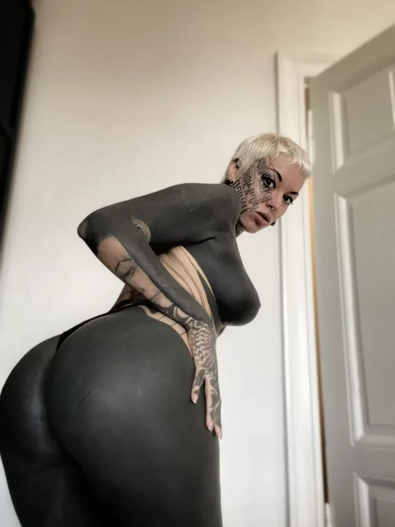 Whose here for the cake 🎂 posted by Fleshcakezz