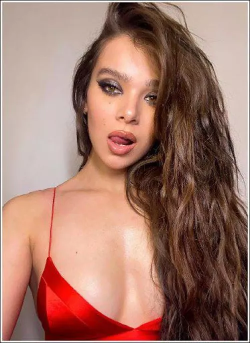 Whose your dream celeb blowjob? Mine is Hailee Steinfeld by Outrageous_Match7449