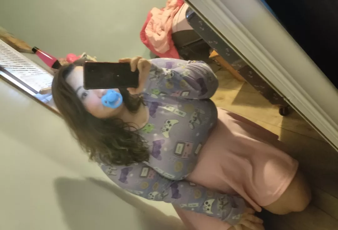 why can't I just find someone for me 🥺😭 posted by chubbysweetpeaa