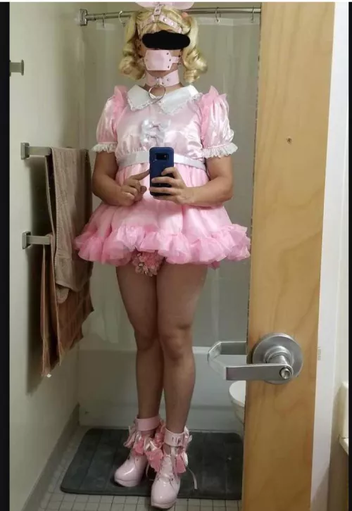 Why did my daddy buy me this outfit? Its so embarrassing 🙈 by -Distressed_Damsel-