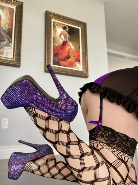 Why do I always end up on all fours? by Lady_Seetrah