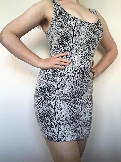 Wide hips and hairy pits by Kinkyemma00