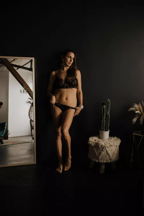 Wife and mom of 3. Tell her if she is still got it? by Painkiller3528