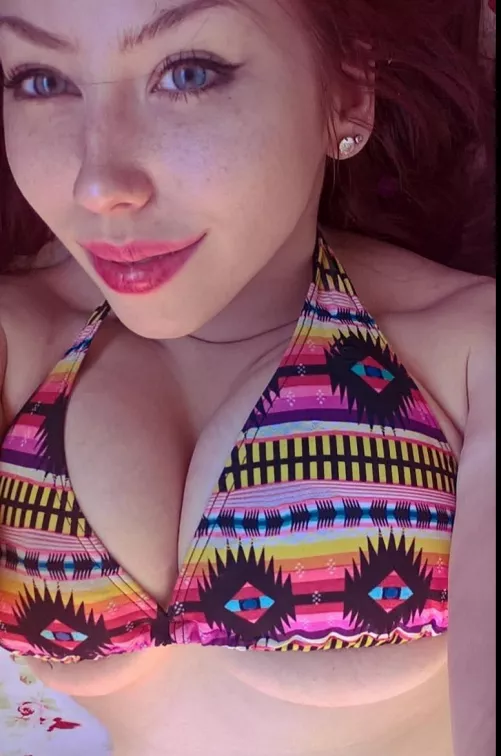 Wife's big lips 😋 by Renttu69