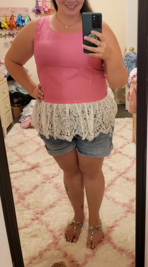 Wifey is a little self-conscious. Who want sto help rebuild her confidence? by Experimental-Couple