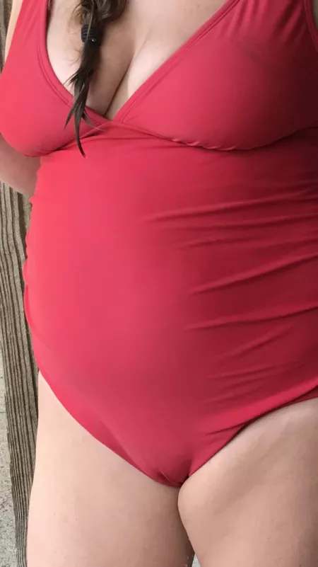 Wifey showing off her mound at the pool. ❤️ by kibuka25