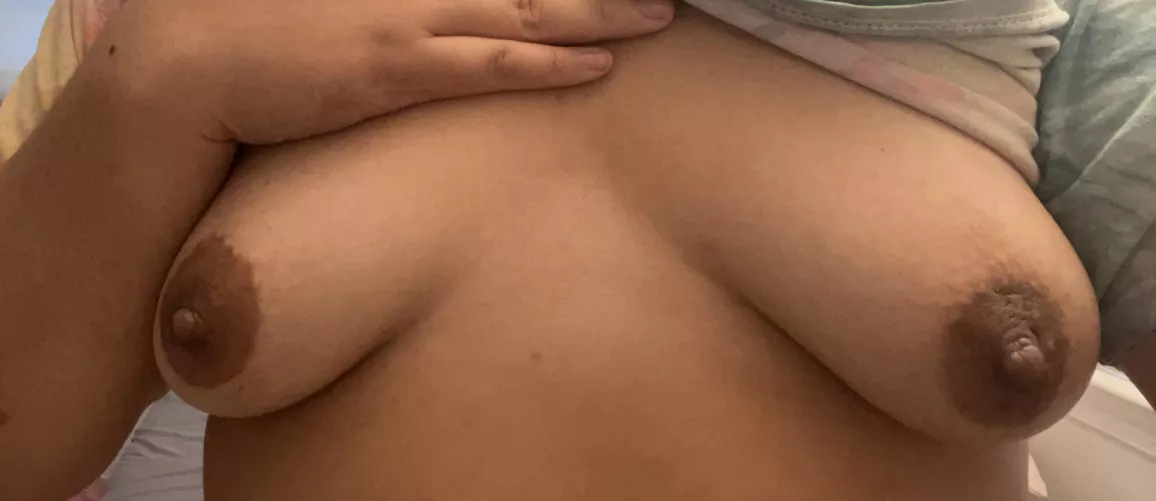 will daddy come suck on my nipples? by big_b00ty_bitches