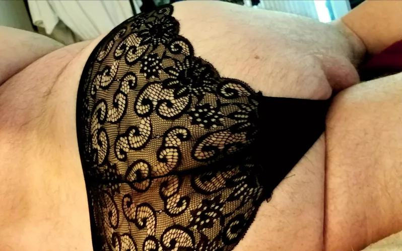 Will someone rub their cock on my ass? by evan32022