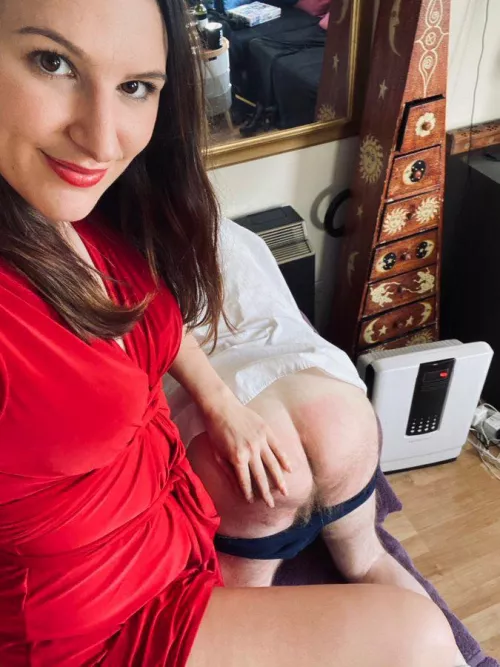 Will you be my submissive slave.......?🥰🥰 by dominant_mistressivy