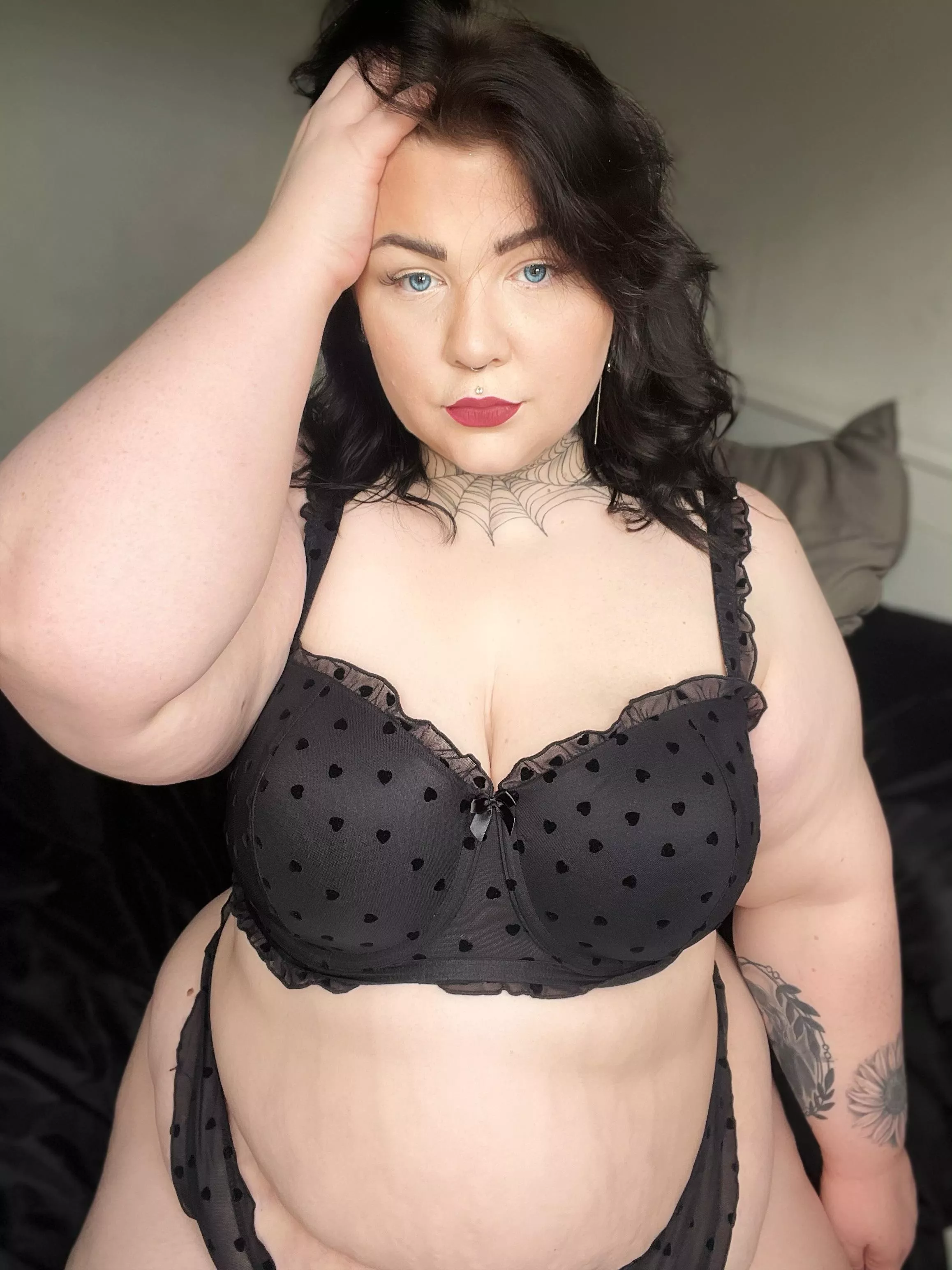 Will you be my Valentine? 🖤🌹 posted by Passionatepansy