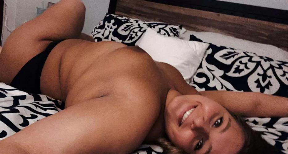 Will you be the reason I’m late for work tomorrow? (20F) by Stepped_on_tail