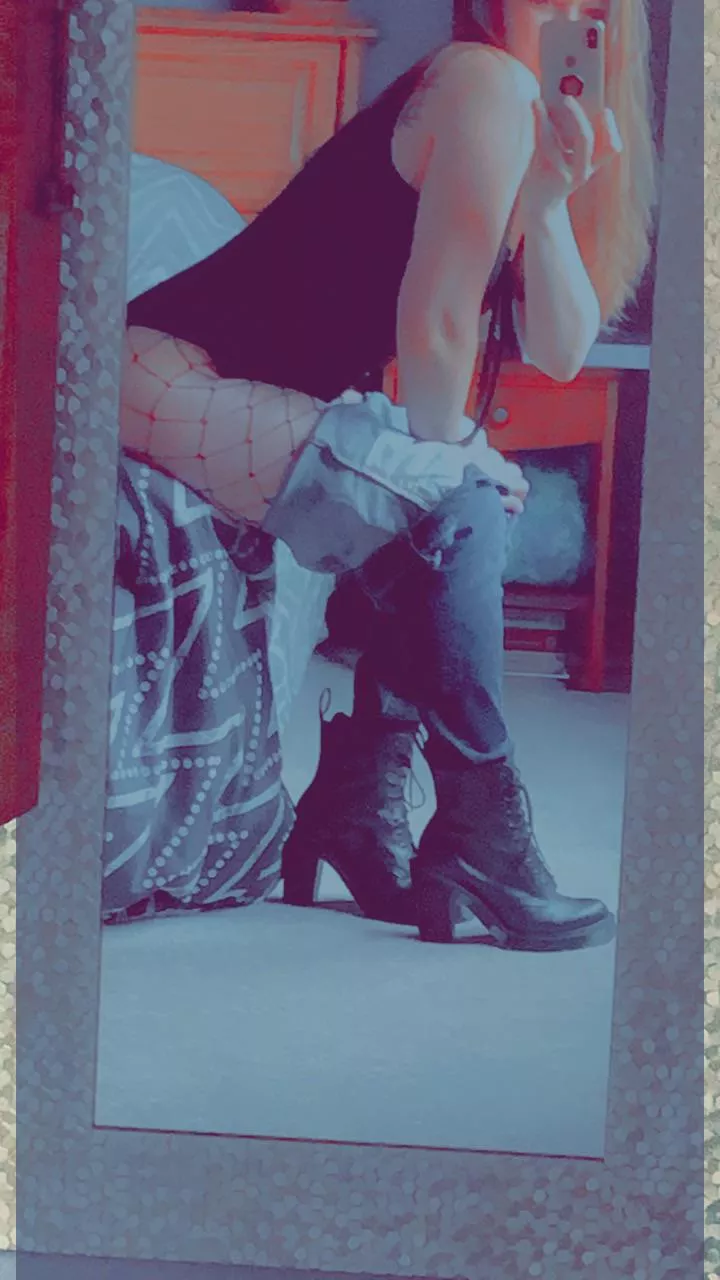 Will you finish pulling these off for me? 🖤 Prettty pleaseee 🙏🏻 posted by MsMadiWilder