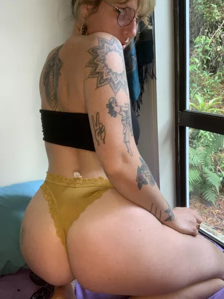 Will you join me on my bed? 😏😈 by WickedWendyX