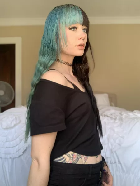 Will you play with my hair pretty please by noface_bb