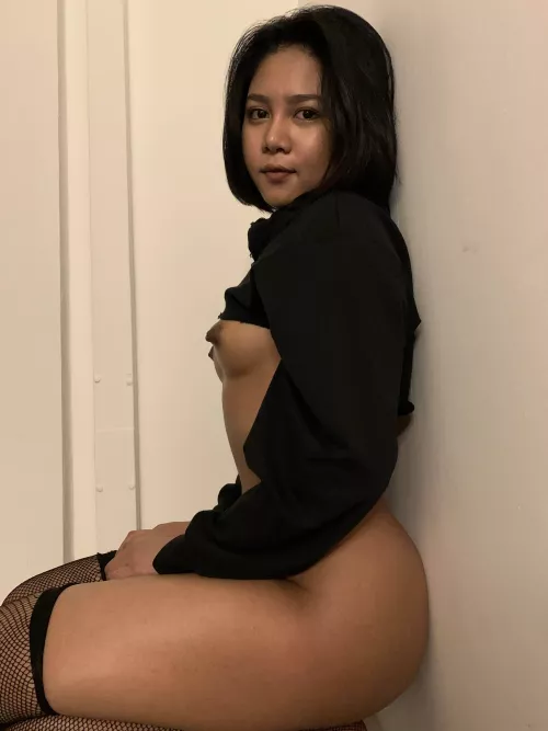 Will you sit beside me dear 🍑 by estimata101