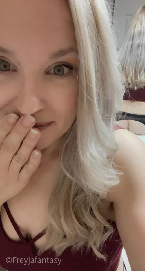 Wink if you love milfs 😉 by FreyjaFantasy