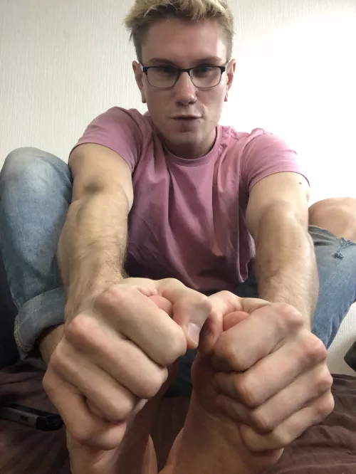 winter is coming, keep your feet warm by Hartfuuu