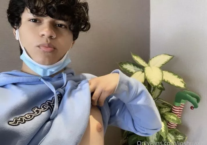 Winter nips ❄️👅👅 by joshuaxzz