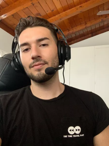 wish i was playing on my pc instead of working by jamie-lynn-spirit