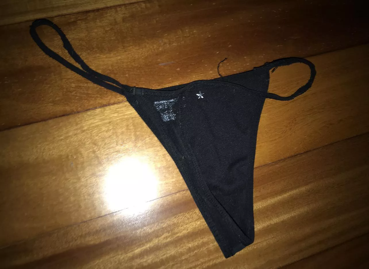 Wish someone else could come to my house and jerk off with my moms thongs… posted by raider_99