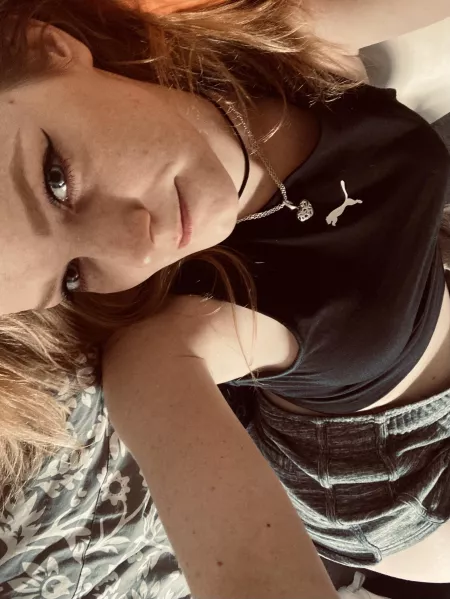 Wish you all relaxed weekend 🦊✨ by os-sesamoideum