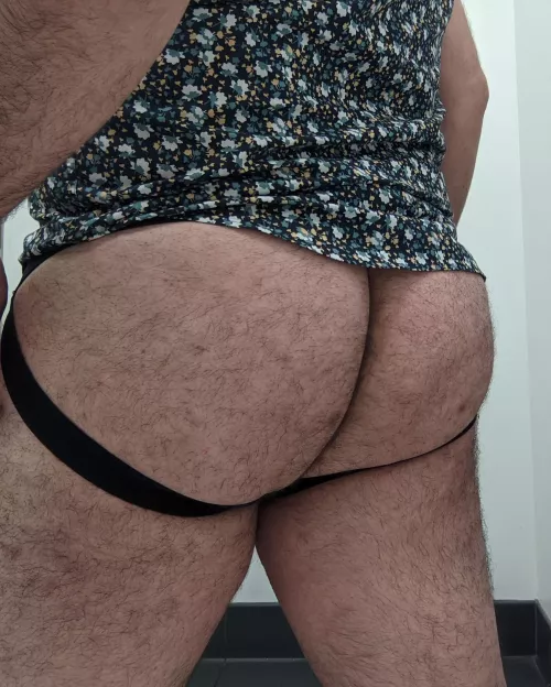 Wish you were here to dig your face between these cheeks by tucotorresx